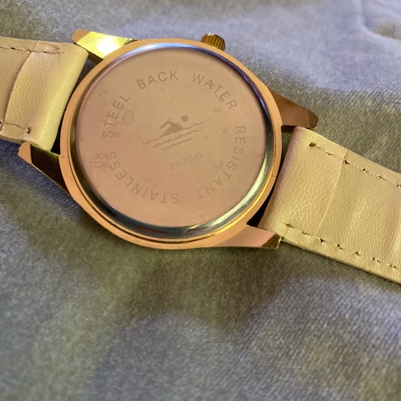 Ladies fashion gold tone watch with quartz face, and a cream faux leather band. - Picture 9 of 11